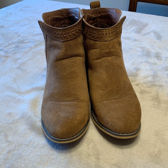 Floral accent boots size 6 - Picture 3 of 4